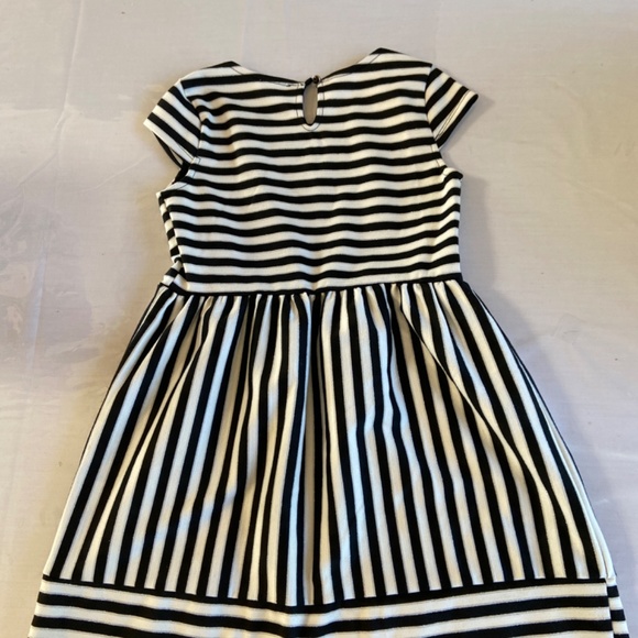 Girls dress. Size 10/12 - Picture 2 of 2